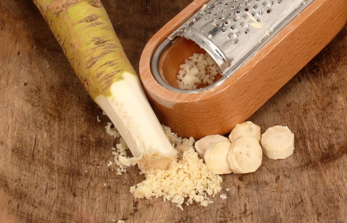 Grated horseradish root to prepare a medicinal paste for lumbar osteochondrosis